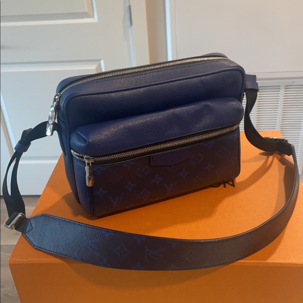 Louis Vuitton Messenger Bag